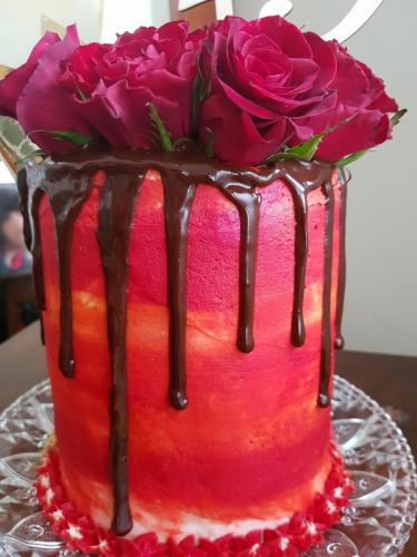 Fresh Roses Topped Flower Cake