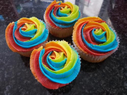 RAINBOW CUPCAKES