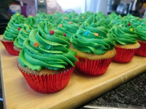 Xmas Tree Frosted Cupcakes